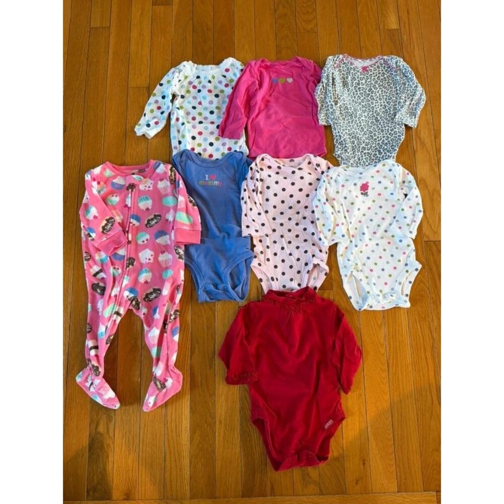 8 Pieces Carter’s & Children’s Place One Piece BodySuits Sz 6 months